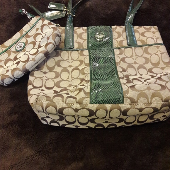 Coach Handbags - Coach Purse and wristlet